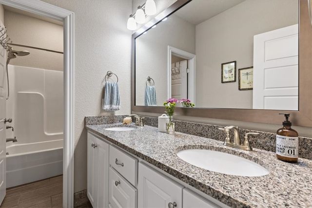 5311 S 60th Place, Rogers, AR 72758