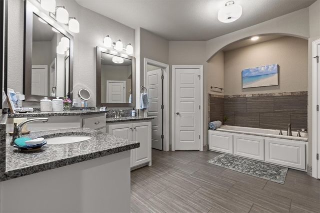 5311 S 60th Place, Rogers, AR 72758