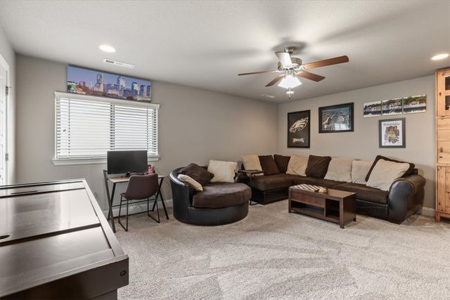 5311 S 60th Place, Rogers, AR 72758