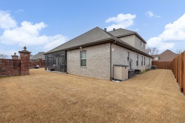 5311 S 60th Place, Rogers, AR 72758