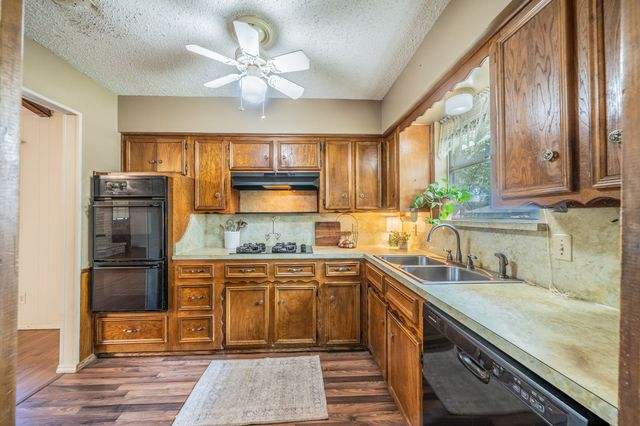 1517 Meadow Court, Midlothian, TX 76065