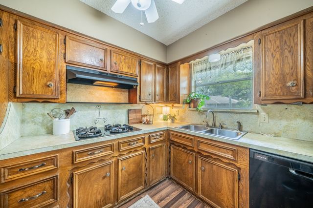 1517 Meadow Court, Midlothian, TX 76065