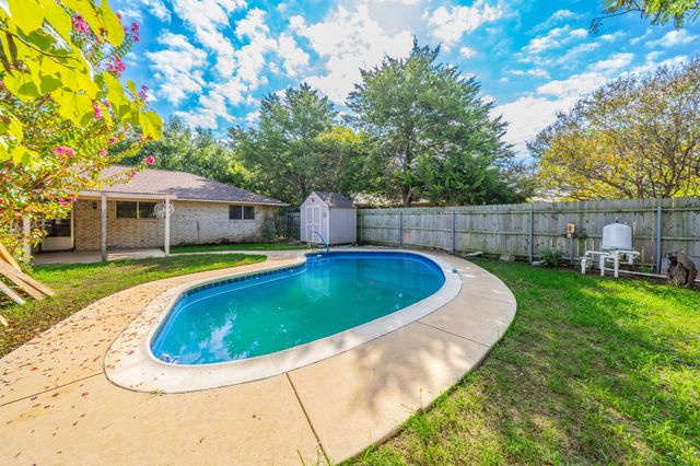 1517 Meadow Court, Midlothian, TX 76065