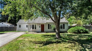 28 Hogg Memorial Dr, Whitman, MA 02382