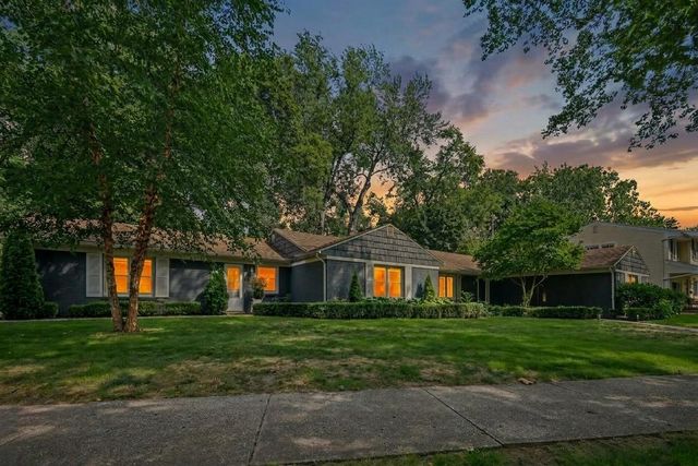 1414 Rosalind Road SE, East Grand Rapids, MI 49506