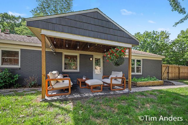 1414 Rosalind Road SE, East Grand Rapids, MI 49506