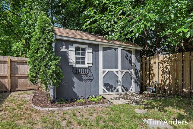 1414 Rosalind Road SE, East Grand Rapids, MI 49506