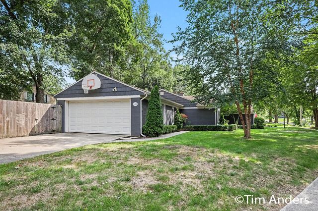 1414 Rosalind Road SE, East Grand Rapids, MI 49506