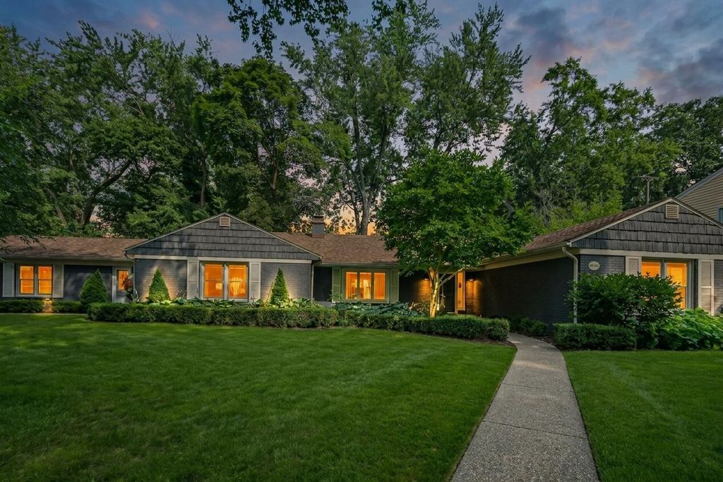 1414 Rosalind Road SE, East Grand Rapids, MI 49506