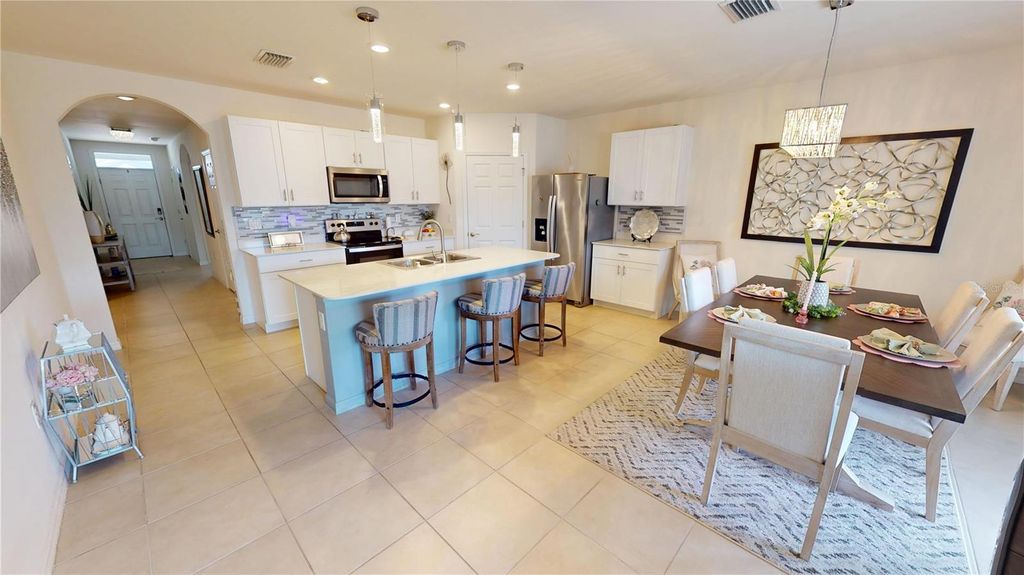 Image 8 of property listing at 3704 PEBBLE TERRACE, Punta Gorda, FL 33980