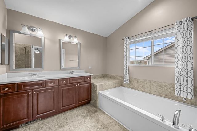 8992 Pearsall Drive, Huntley, IL 60142
