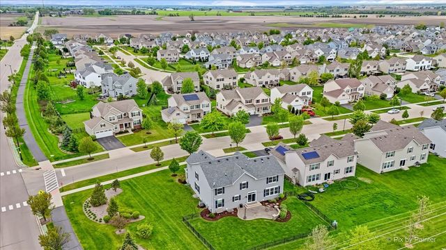 8992 Pearsall Drive, Huntley, IL 60142