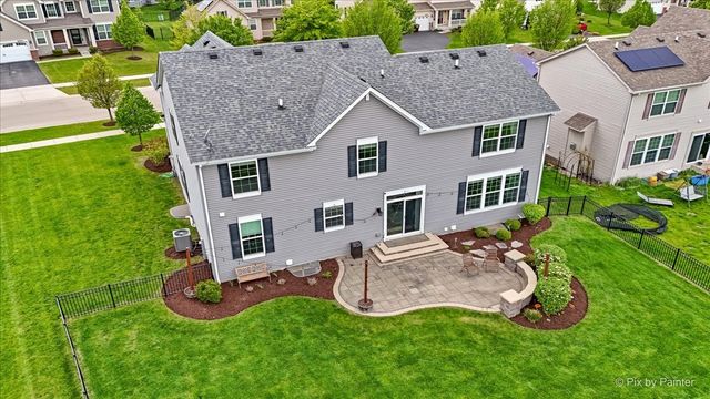 8992 Pearsall Drive, Huntley, IL 60142