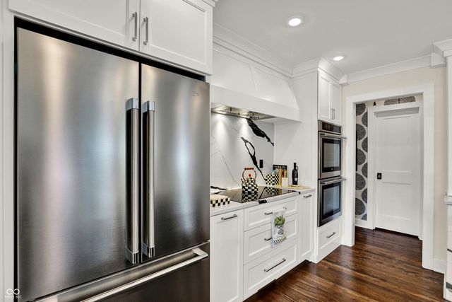 285 N Main Street, Zionsville, IN 46077