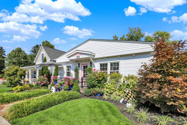 285 N Main Street, Zionsville, IN 46077