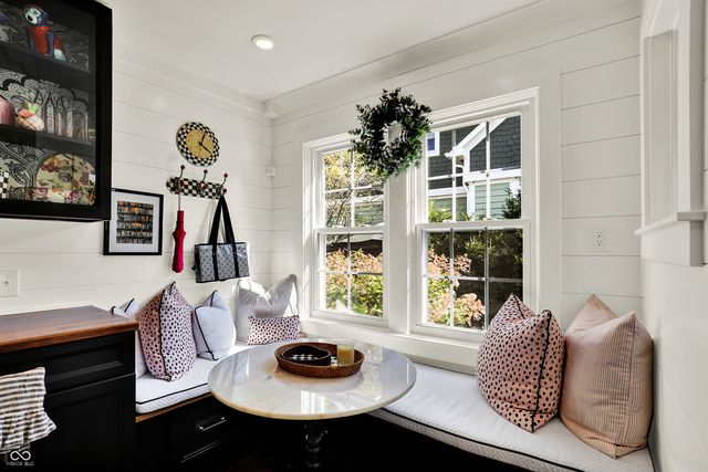 285 N Main Street, Zionsville, IN 46077