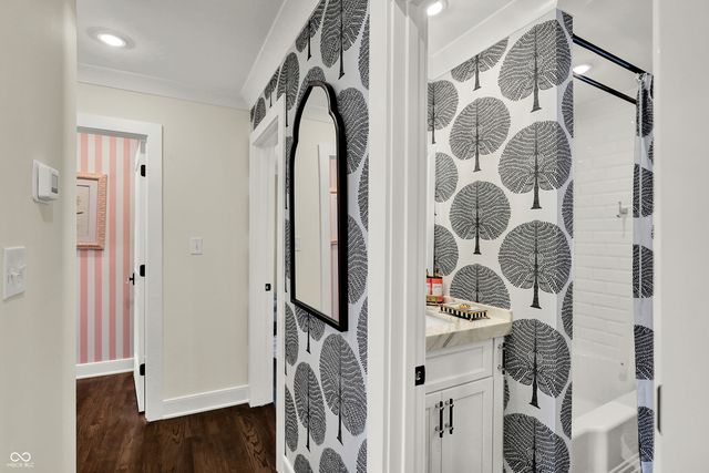 285 N Main Street, Zionsville, IN 46077