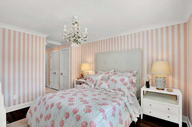 285 N Main Street, Zionsville, IN 46077