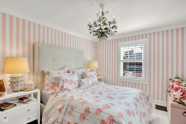 285 N Main Street, Zionsville, IN 46077