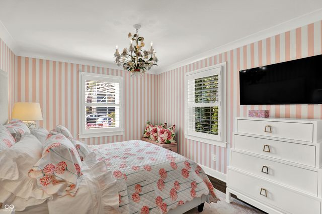 285 N Main Street, Zionsville, IN 46077