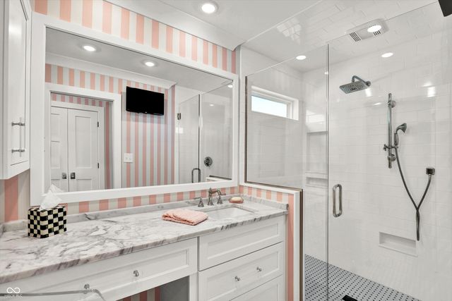 285 N Main Street, Zionsville, IN 46077