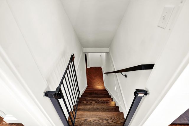 285 N Main Street, Zionsville, IN 46077