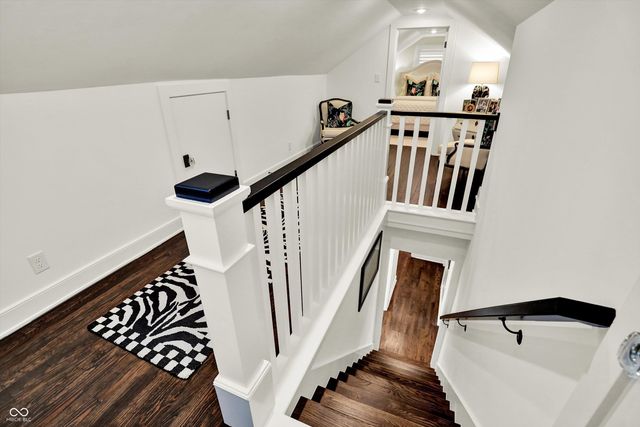 285 N Main Street, Zionsville, IN 46077