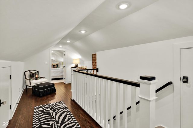 285 N Main Street, Zionsville, IN 46077