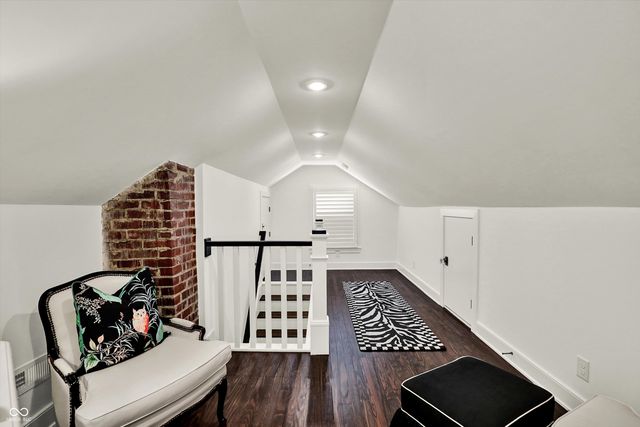 285 N Main Street, Zionsville, IN 46077