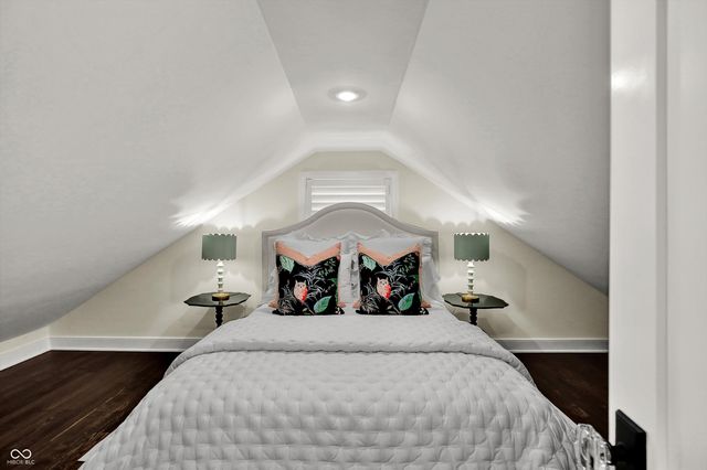 285 N Main Street, Zionsville, IN 46077