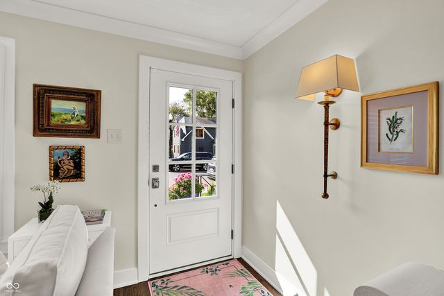 285 N Main Street, Zionsville, IN 46077