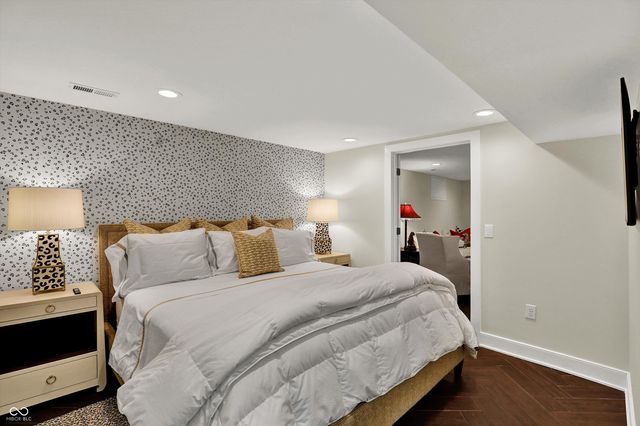 285 N Main Street, Zionsville, IN 46077