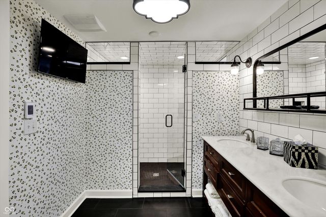 285 N Main Street, Zionsville, IN 46077