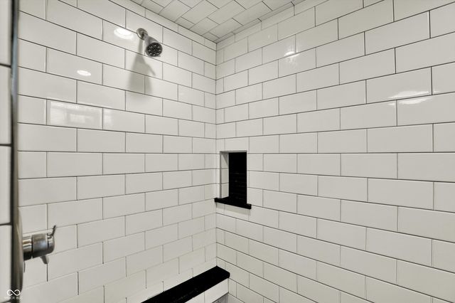 285 N Main Street, Zionsville, IN 46077