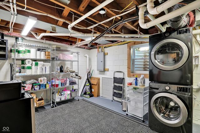 285 N Main Street, Zionsville, IN 46077