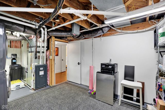 285 N Main Street, Zionsville, IN 46077