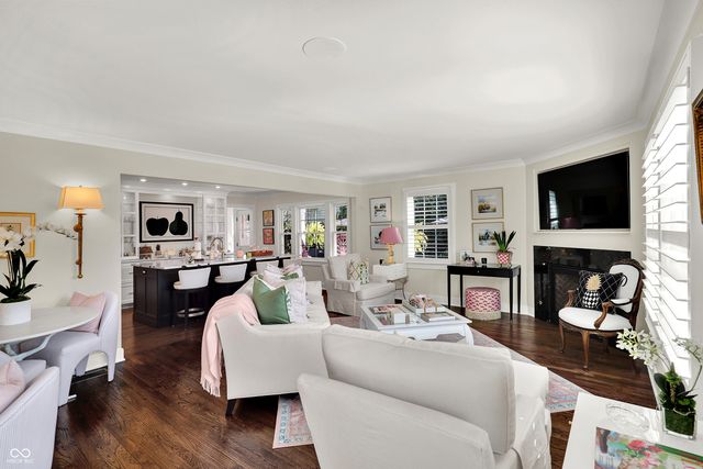 285 N Main Street, Zionsville, IN 46077