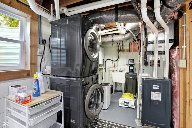 285 N Main Street, Zionsville, IN 46077