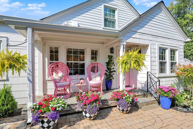 285 N Main Street, Zionsville, IN 46077