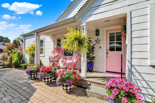 285 N Main Street, Zionsville, IN 46077