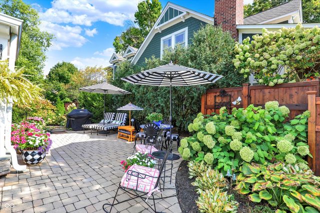 285 N Main Street, Zionsville, IN 46077