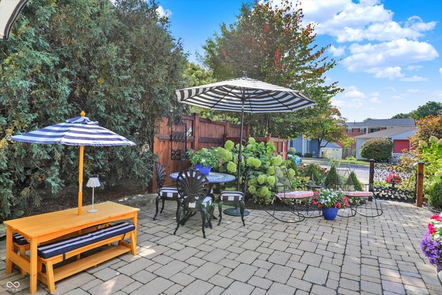 285 N Main Street, Zionsville, IN 46077