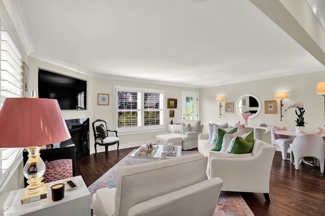 285 N Main Street, Zionsville, IN 46077