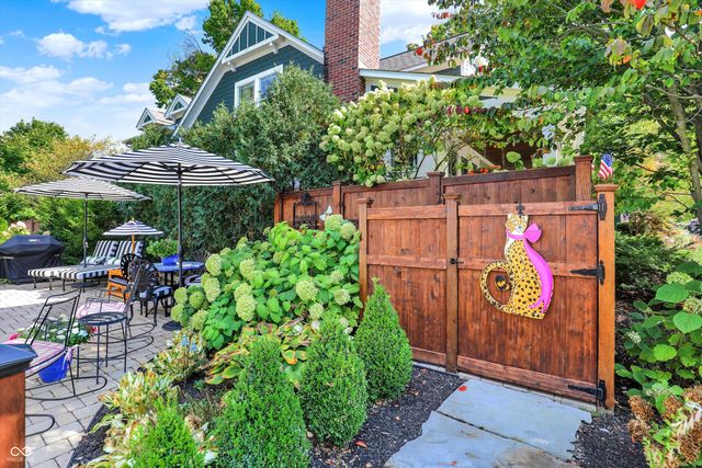 285 N Main Street, Zionsville, IN 46077