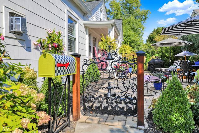 285 N Main Street, Zionsville, IN 46077