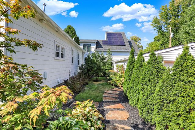 285 N Main Street, Zionsville, IN 46077