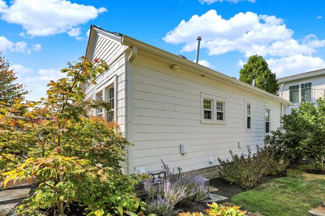 285 N Main Street, Zionsville, IN 46077