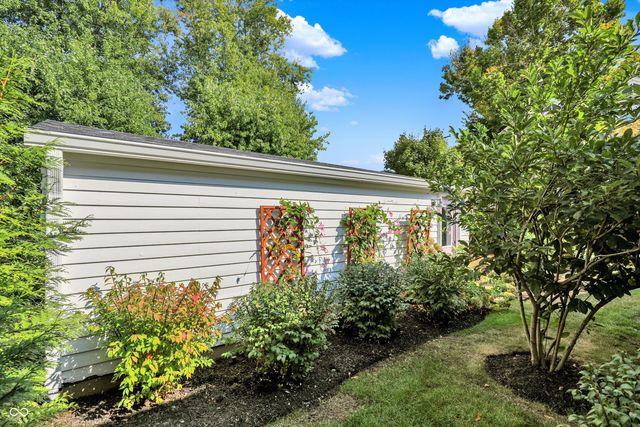 285 N Main Street, Zionsville, IN 46077