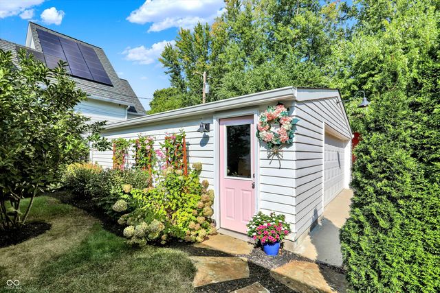 285 N Main Street, Zionsville, IN 46077