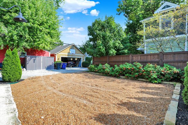 285 N Main Street, Zionsville, IN 46077